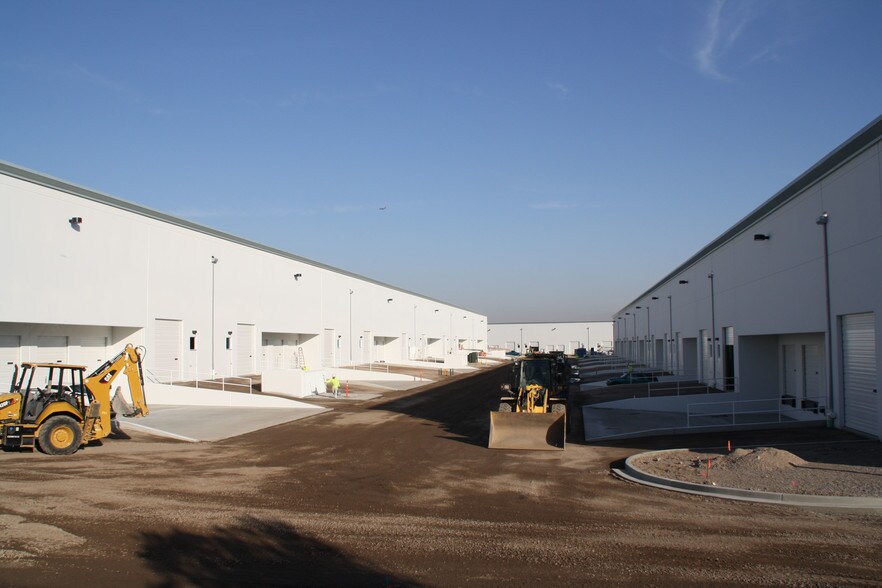 More Photos Of 7355 Commercial Way, Henderson Warehouse For Lease