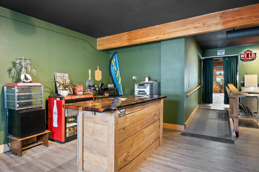 More Photos Of 108 Main St, Stevensville General Retail For Sale