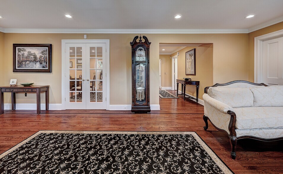 More Photos Of 24 Washington Ave, Chatham Office For Sale