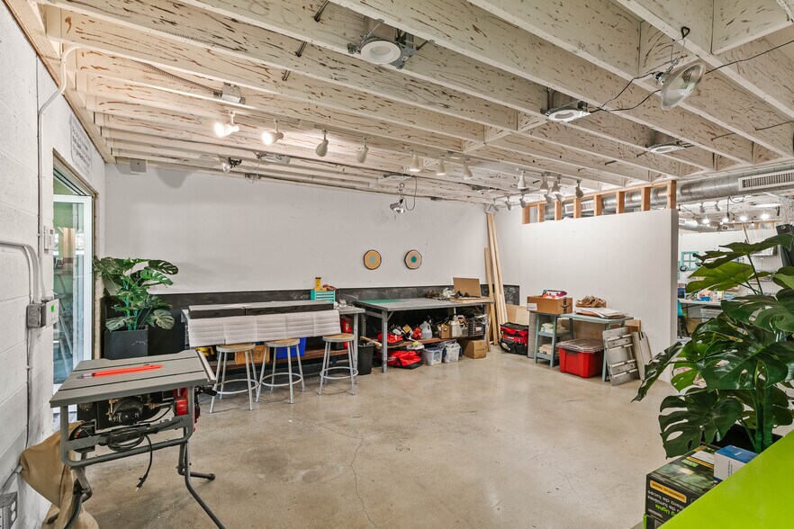 More Photos Of 10542 Burbank Blvd, North Hollywood Storefront Retail Office For Sale