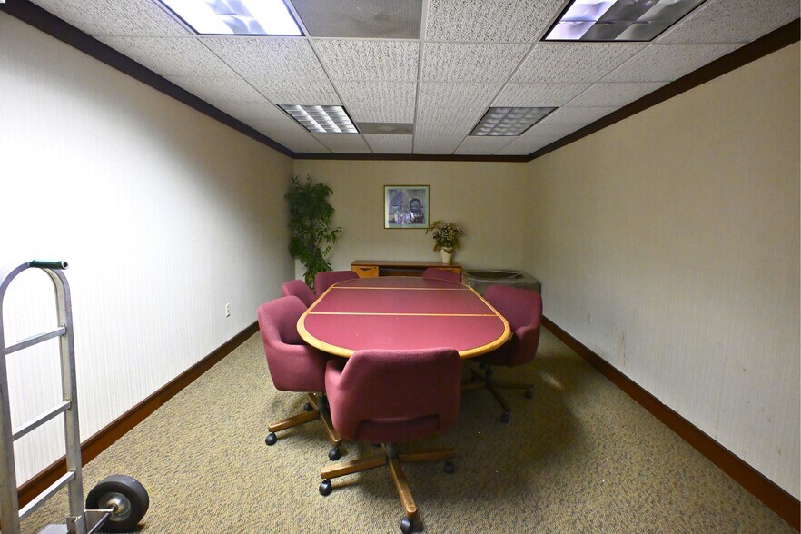 More Photos Of 2650 Biscayne Blvd, Miami Office For Lease