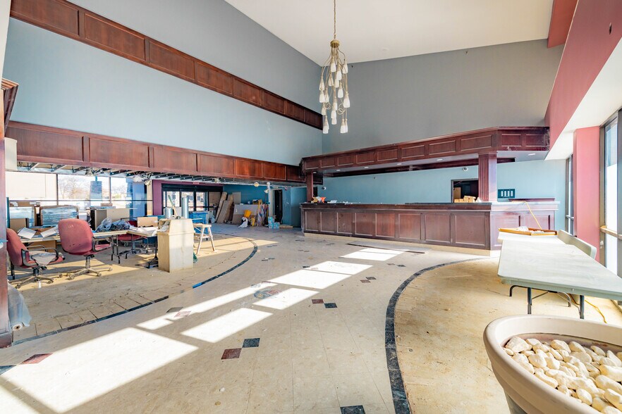 More Photos Of 31525 W 12 Mile Rd, Farmington Hills Hospital For Sale