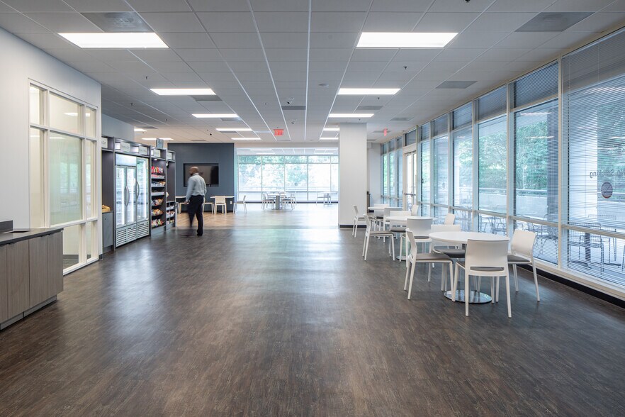 More Photos Of 5995 Windward Pky, Alpharetta Office For Lease