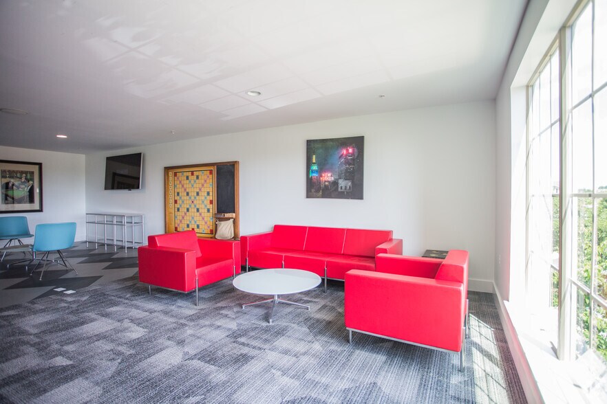 More Photos Of Mooreview Pky @ Loudoun County Pky, Ashburn Unknown For Lease