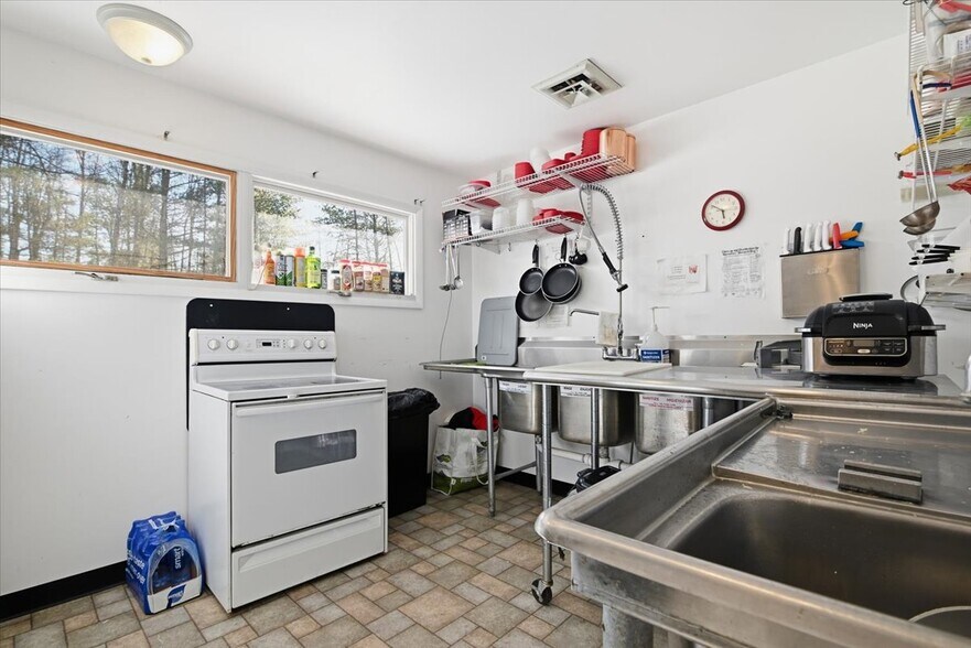 More Photos Of 647 Route 739, Lords Valley Office For Sale