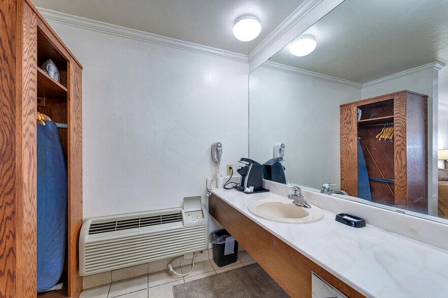 More Photos Of 423 W Main St, Vernal Hotel For Sale