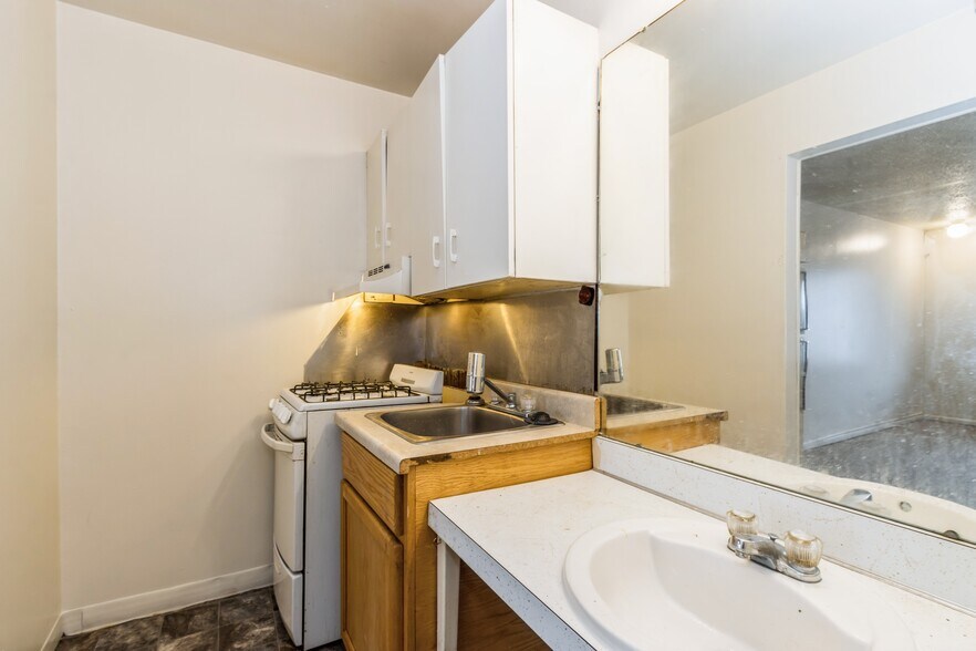 More Photos Of 320 2nd St, Coralville Office For Sale