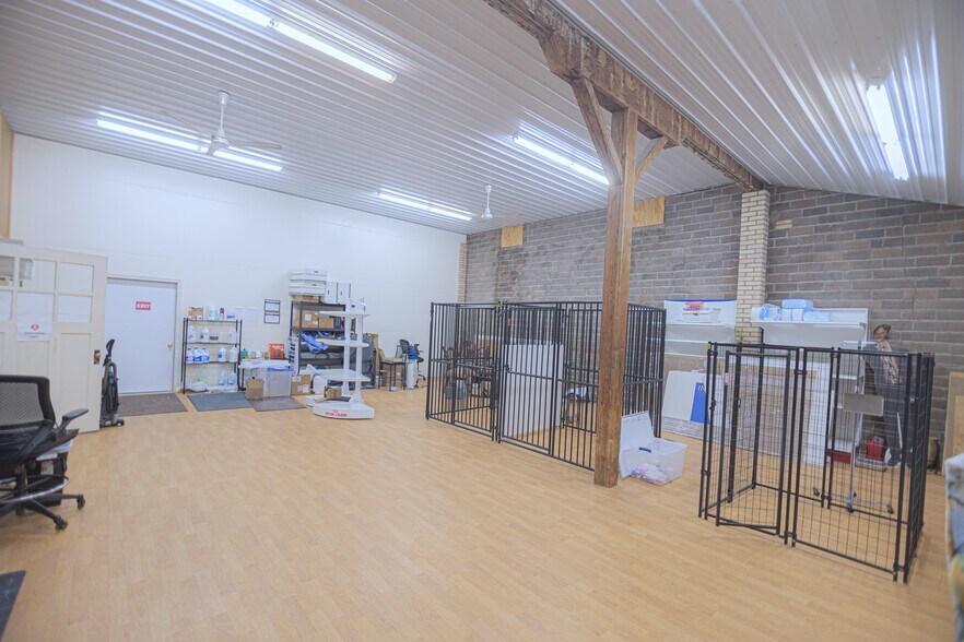 More Photos Of 105 Ash Ave NE, Wadena Veterinarian Kennel For Sale