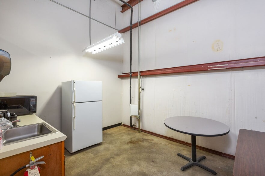 More Photos Of 13963 Timber Way, Timberville Office For Lease