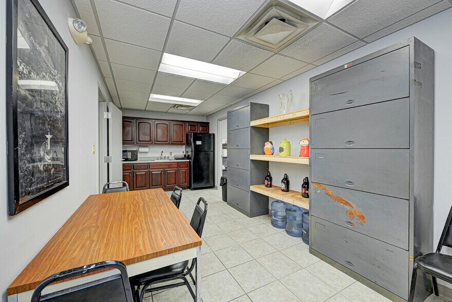 More Photos Of 241 S State Ave, Indianapolis Warehouse For Sale