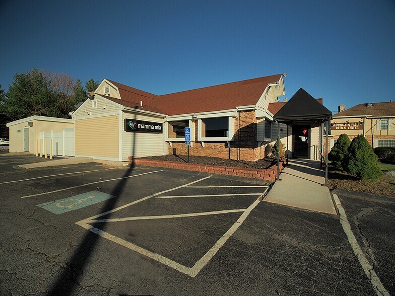 More Photos Of 1765 Meriden-Waterbury Tpke, Plantsville Restaurant For Lease