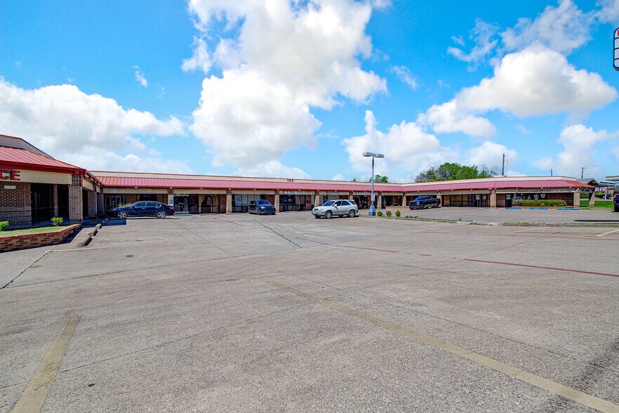 More Photos Of 138 S Bowen Rd, Arlington Storefront Retail Office For Lease