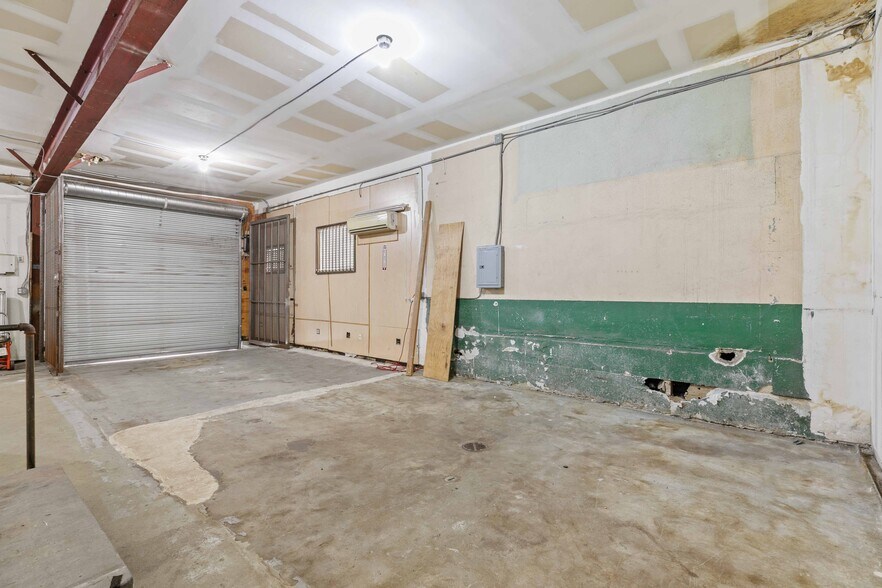 More Photos Of 6835 Tujunga Ave, North Hollywood Warehouse For Sale