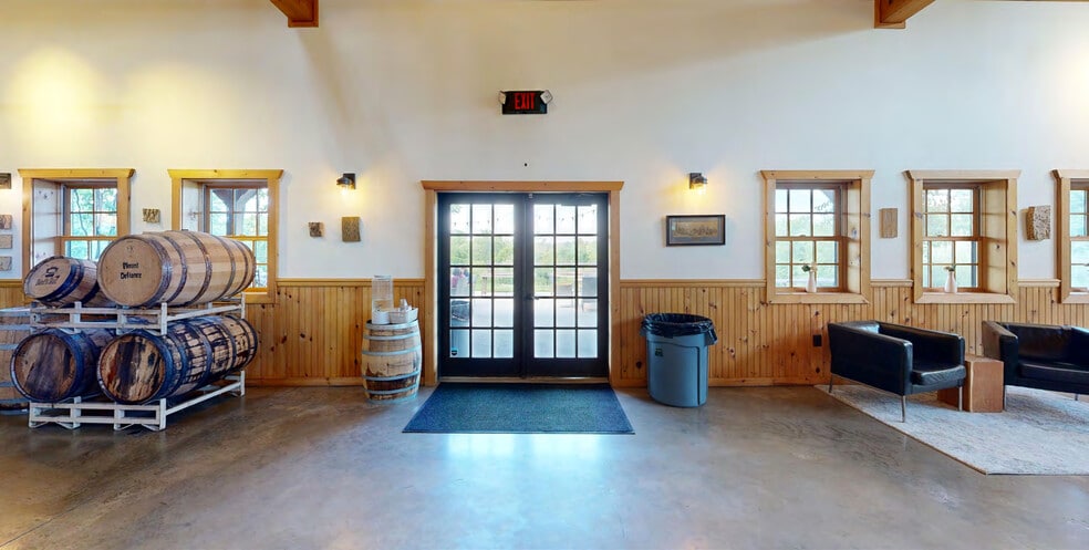 More Photos Of 495 E Washington St, Middleburg Lodge Meeting Hall For Sale