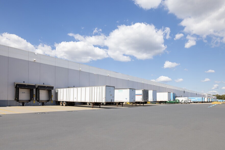 More Photos Of 80 S Middlesex Rd, Carlisle Distribution For Lease