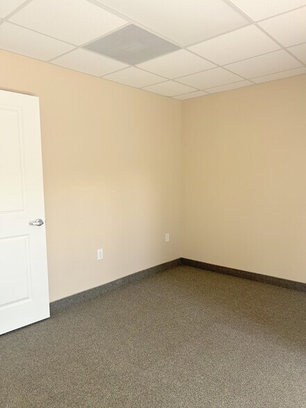 More Photos Of 326 N John Young Pky, Kissimmee Office For Lease