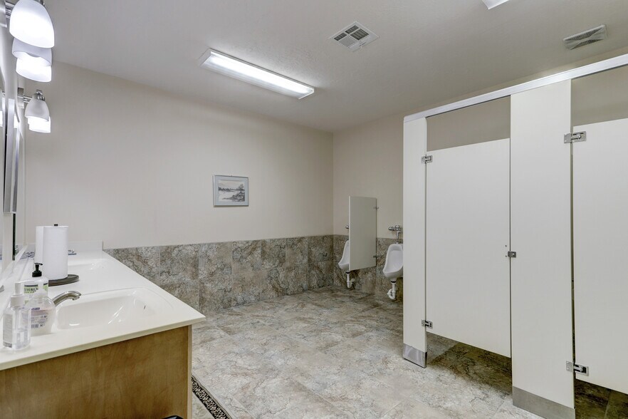 More Photos Of 18914 E Industrial Pkwy, New Caney Service For Sale