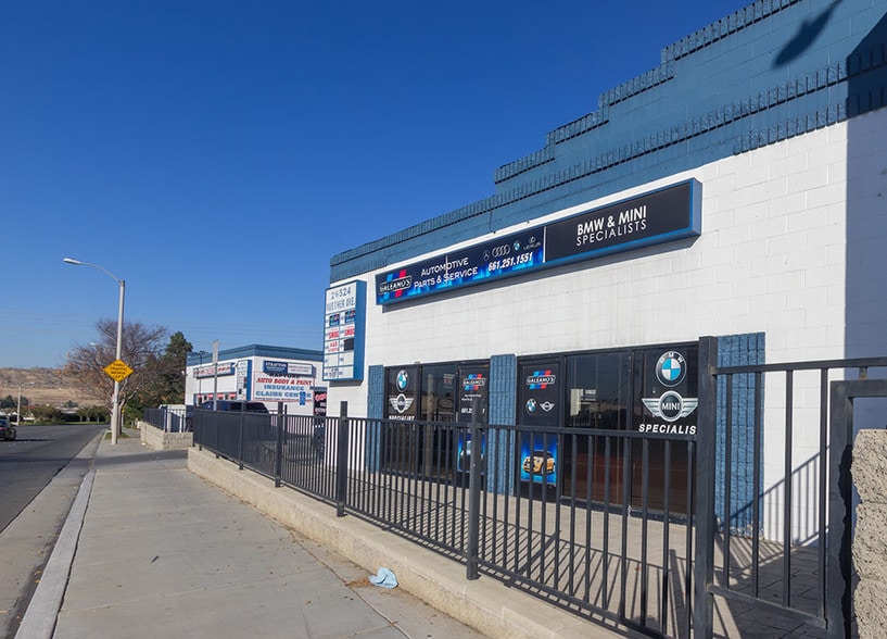 More Photos Of 26524 Ruether Ave, Santa Clarita Warehouse For Lease