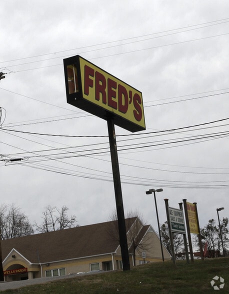 More Photos Of 150 Park Lane Dr, Rutherfordton Supermarket For Lease