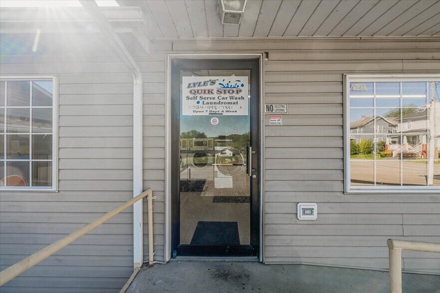 More Photos Of 212 Pine St, Jefferson Carwash For Sale