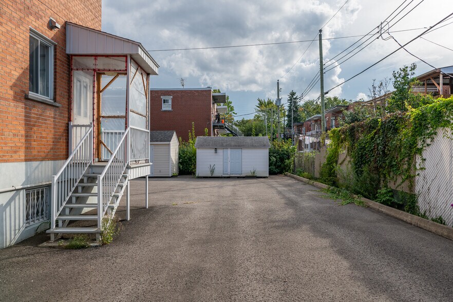 More Photos Of 3505 rue Bagot, Montréal Office For Sale