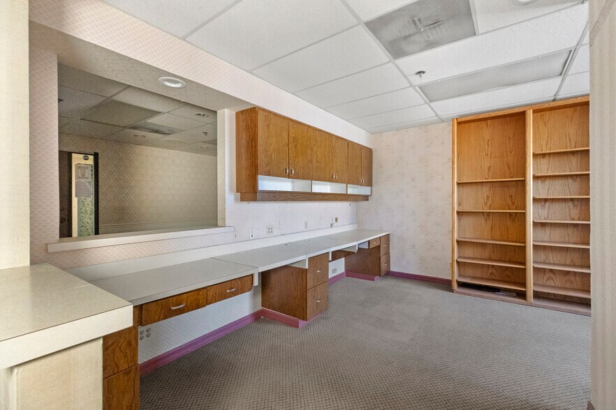 More Photos Of 44215 15th St W, Lancaster Medical For Sale