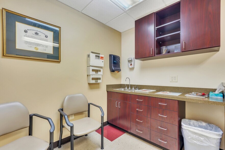 More Photos Of 11706 Mercy Blvd, Savannah Medical For Sale