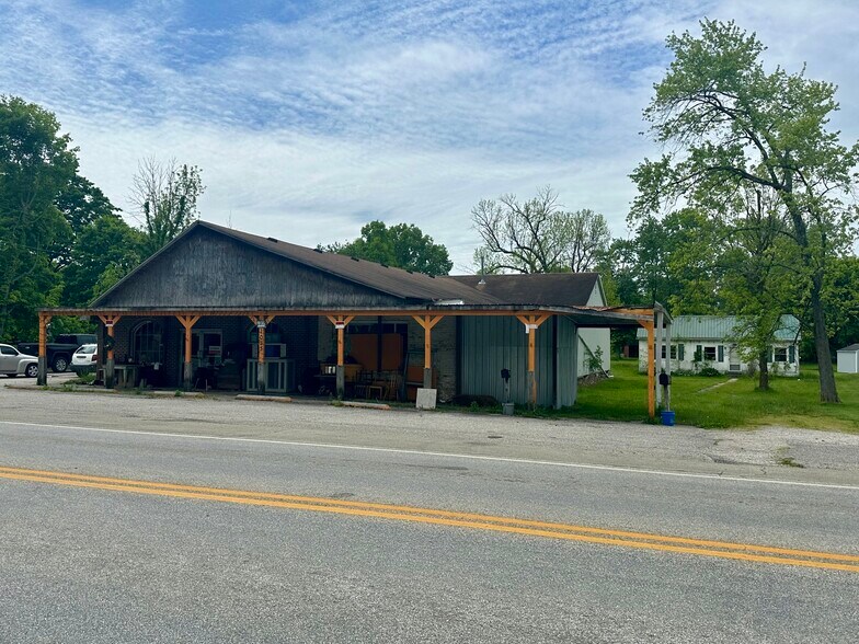 More Photos Of 1025 Highway 150 NE, Palmyra Freestanding For Sale