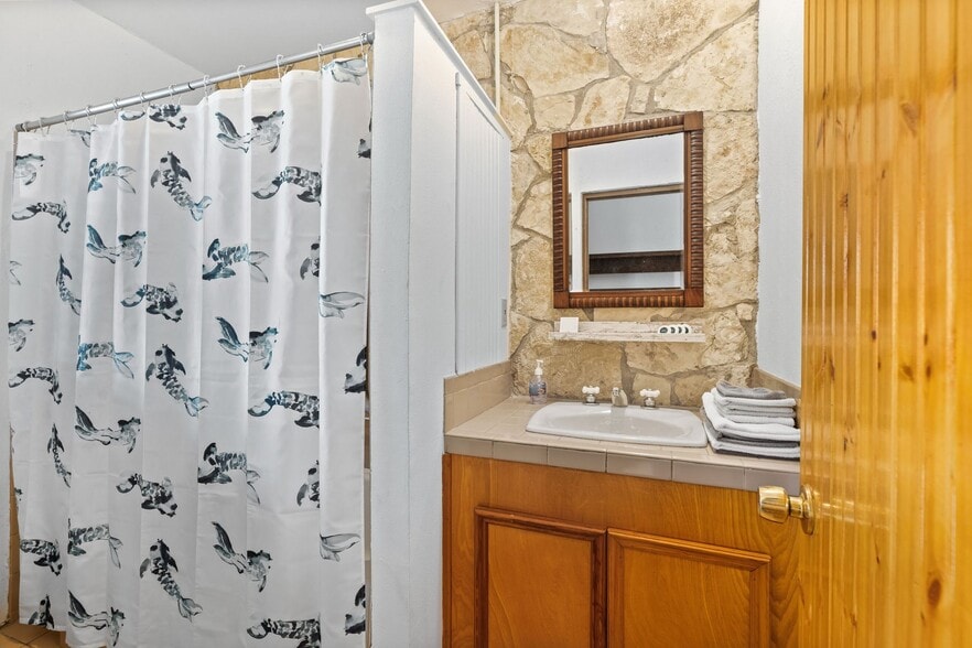 More Photos Of 5322 State Hwy 16 N, Bandera Hospitality For Sale