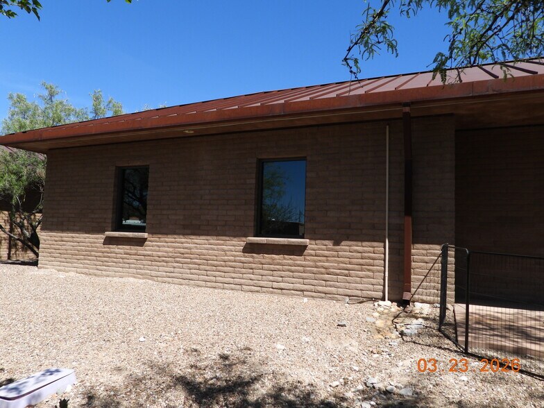More Photos Of 4526-4532 E Camp Lowell Dr, Tucson Office For Sale