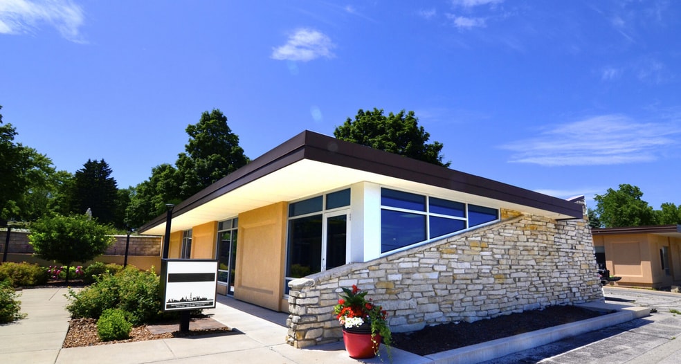 Primary Photo Of S22W22660 Broadway, Waukesha Office For Lease