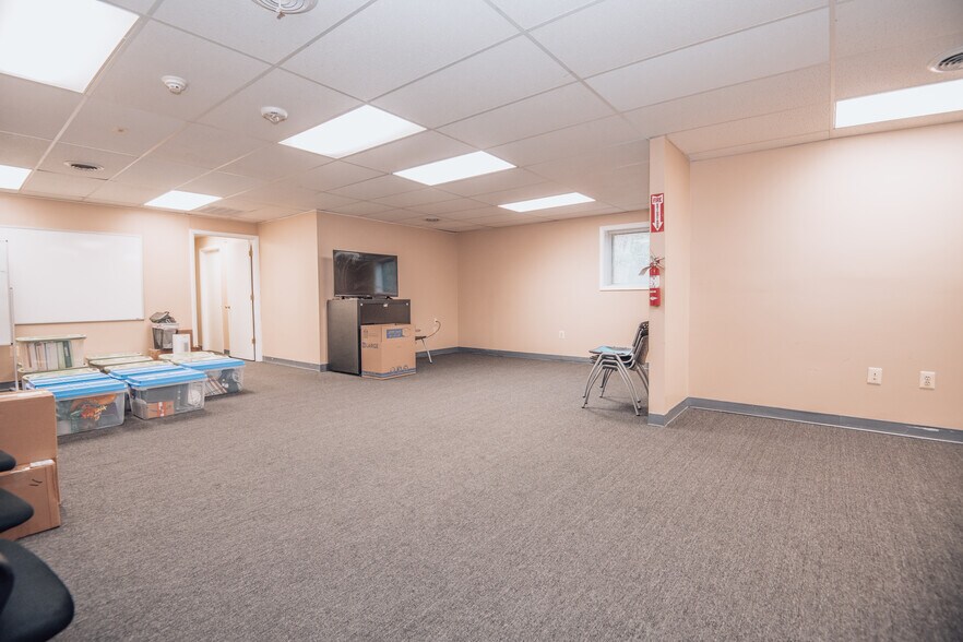 More Photos Of 1 Post Office Rd, Waldorf Medical For Lease