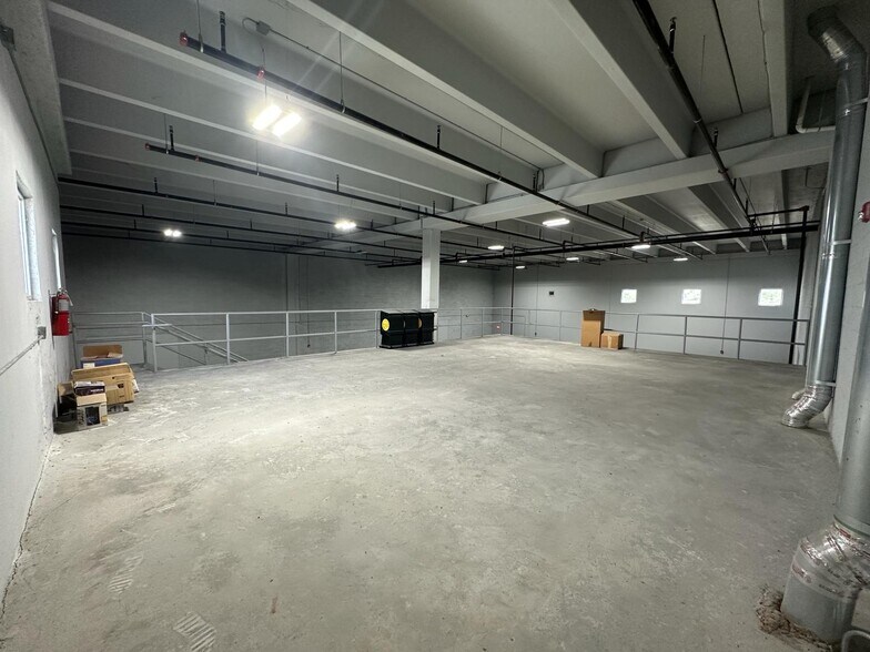 More Photos Of 12301 NW 116th Ave, Medley Distribution For Lease