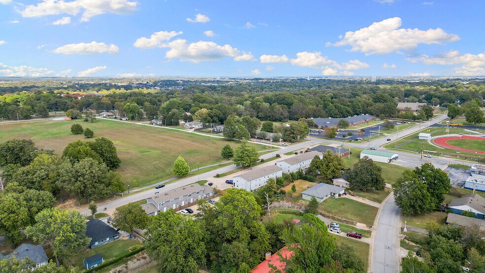 More Photos Of 1810 W Twin Springs St, Siloam Springs General Retail For Sale