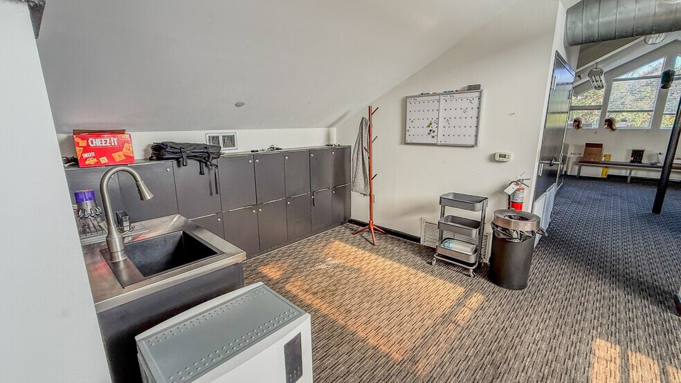 More Photos Of 15 W Main St, Pensacola Office For Sale