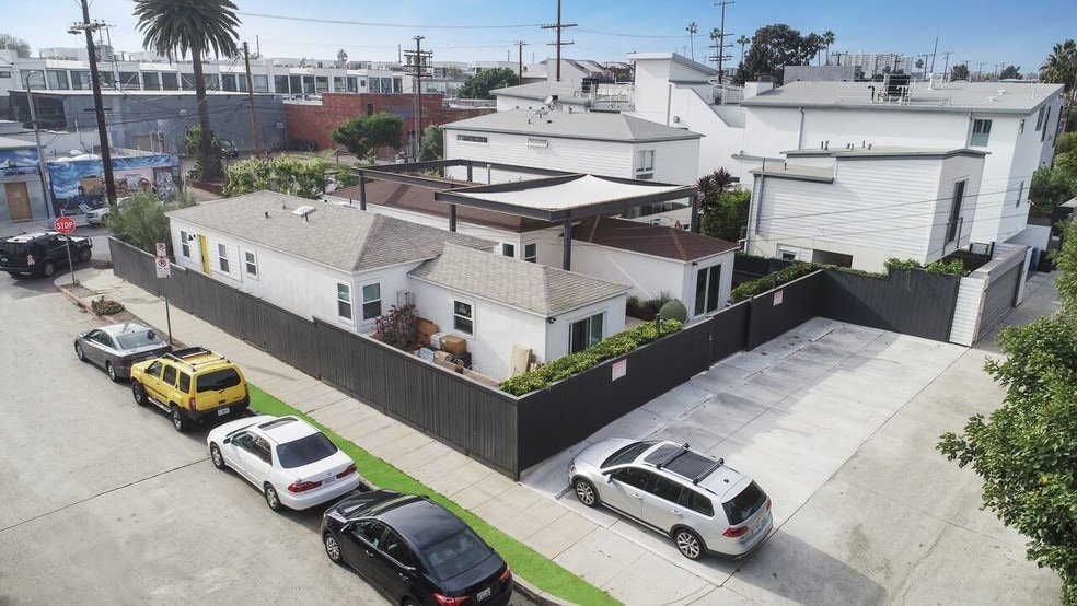 More Photos Of 718-720 Hampton Dr, Venice Office For Sale