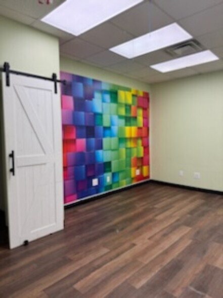 More Photos Of 38 E Main St, Hampton Office For Lease