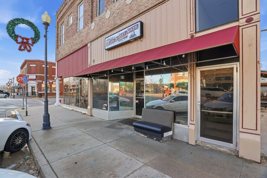 More Photos Of 103 N Allen St, Centralia General Retail For Sale