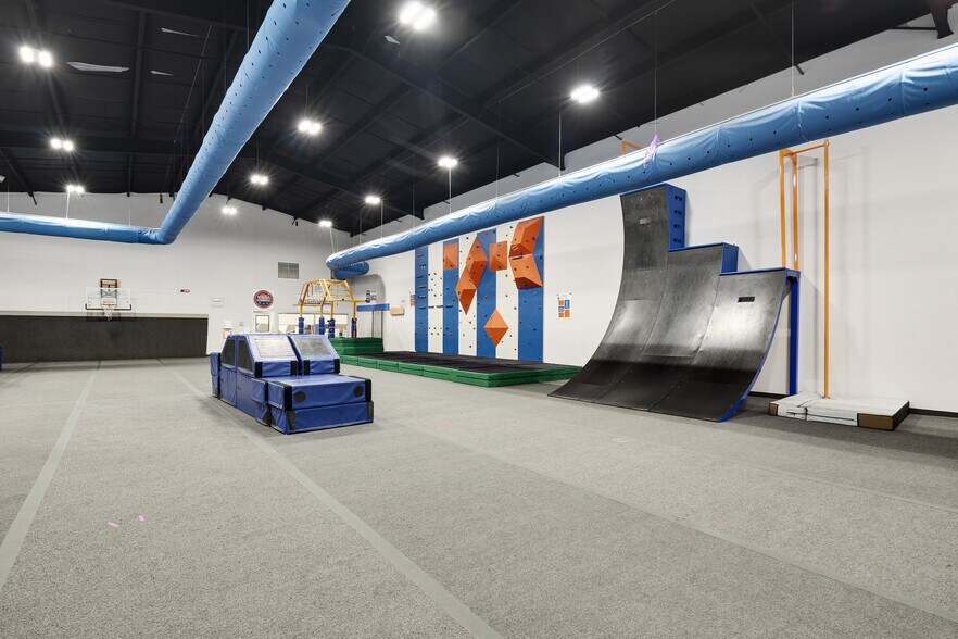 More Photos Of 450 Highway 72, Collierville Freestanding For Sale