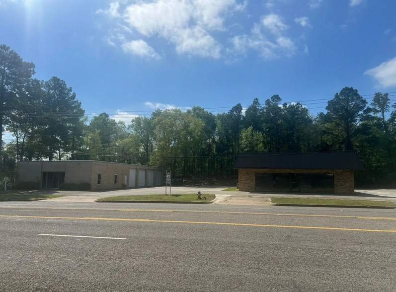 More Photos Of 2819 University Blvd, Tyler Warehouse For Lease