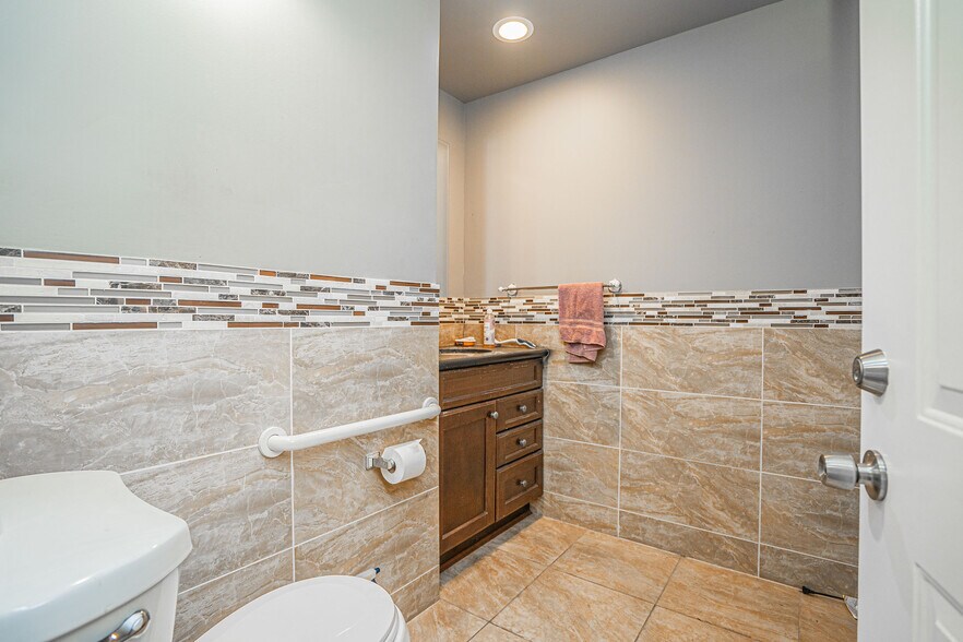 More Photos Of 6286 Beach Blvd, Buena Park Storefront For Sale