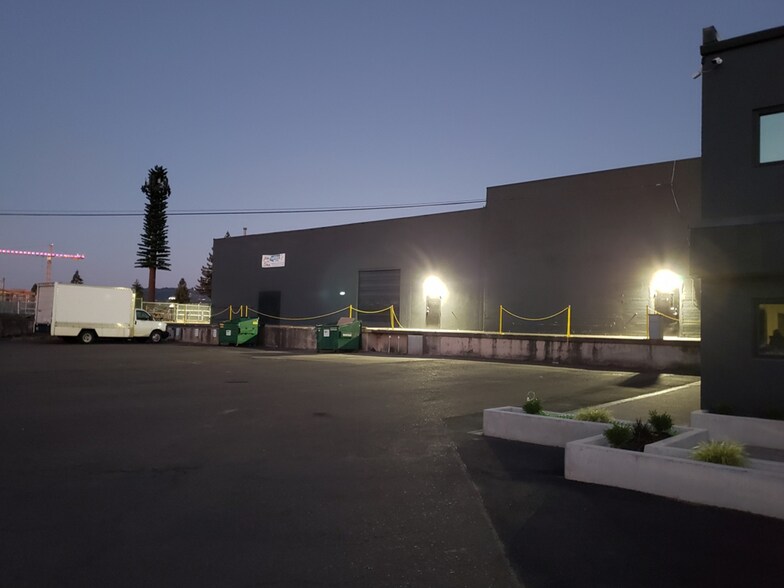 More Photos Of 500 E Illinois St, Newberg Manufacturing For Lease