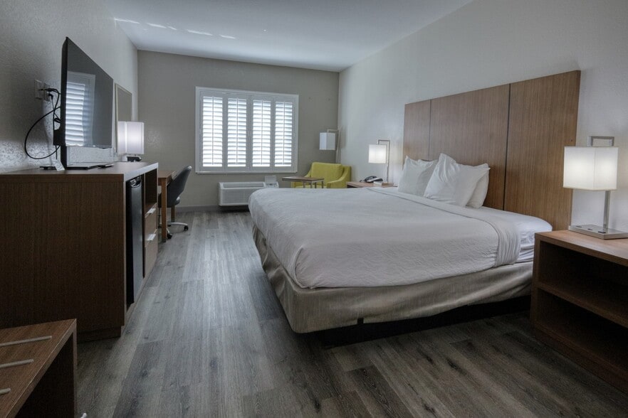 More Photos Of 18032 McKay Dr, Humble Hotel For Sale