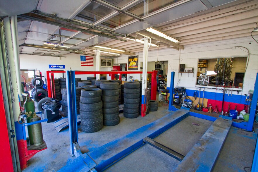 More Photos Of 5047 Main St, Springfield Auto Repair For Sale