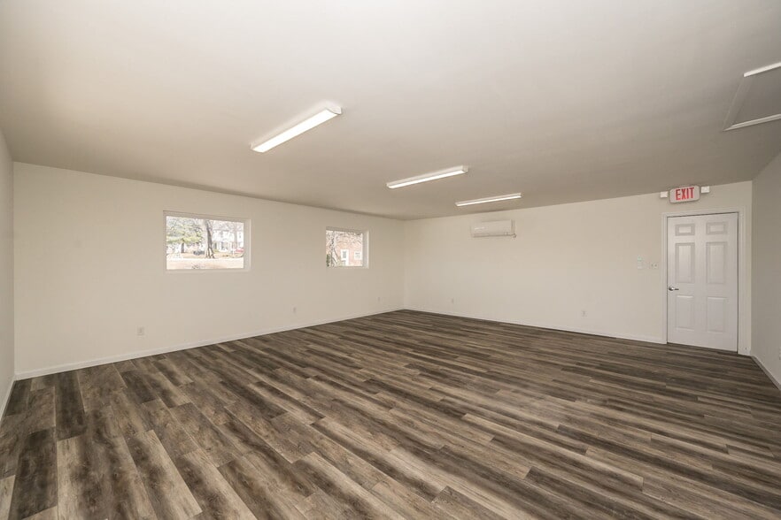 More Photos Of 302 S Lincoln Dr, Troy Office For Lease