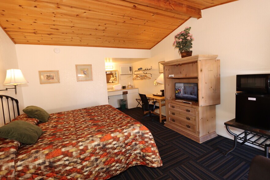 More Photos Of 410 Fremont St, Tombstone Hotel For Sale