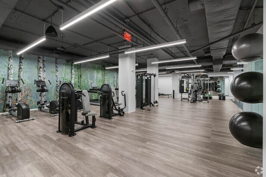 More Photos Of 1331 Pennsylvania Ave NW, Washington Office For Lease