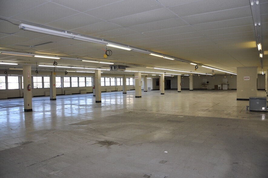 More Photos Of 100 Carlson Rd, Rochester Manufacturing For Lease