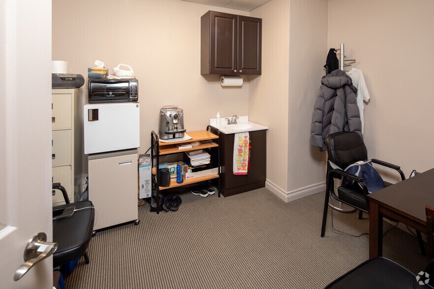 More Photos Of 800 Sheppard Ave W, Toronto Apartments For Sale