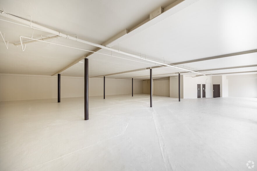 More Photos Of 3211 Cahuenga Blvd W, Los Angeles Loft Creative Space For Sale